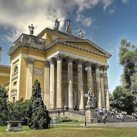 Oliaparman Eger Exterior foto