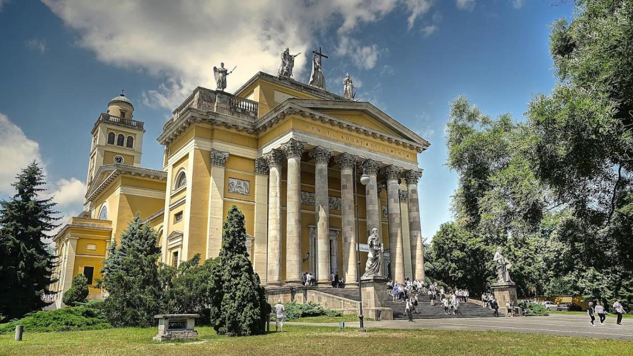 Oliaparman Eger Exterior foto